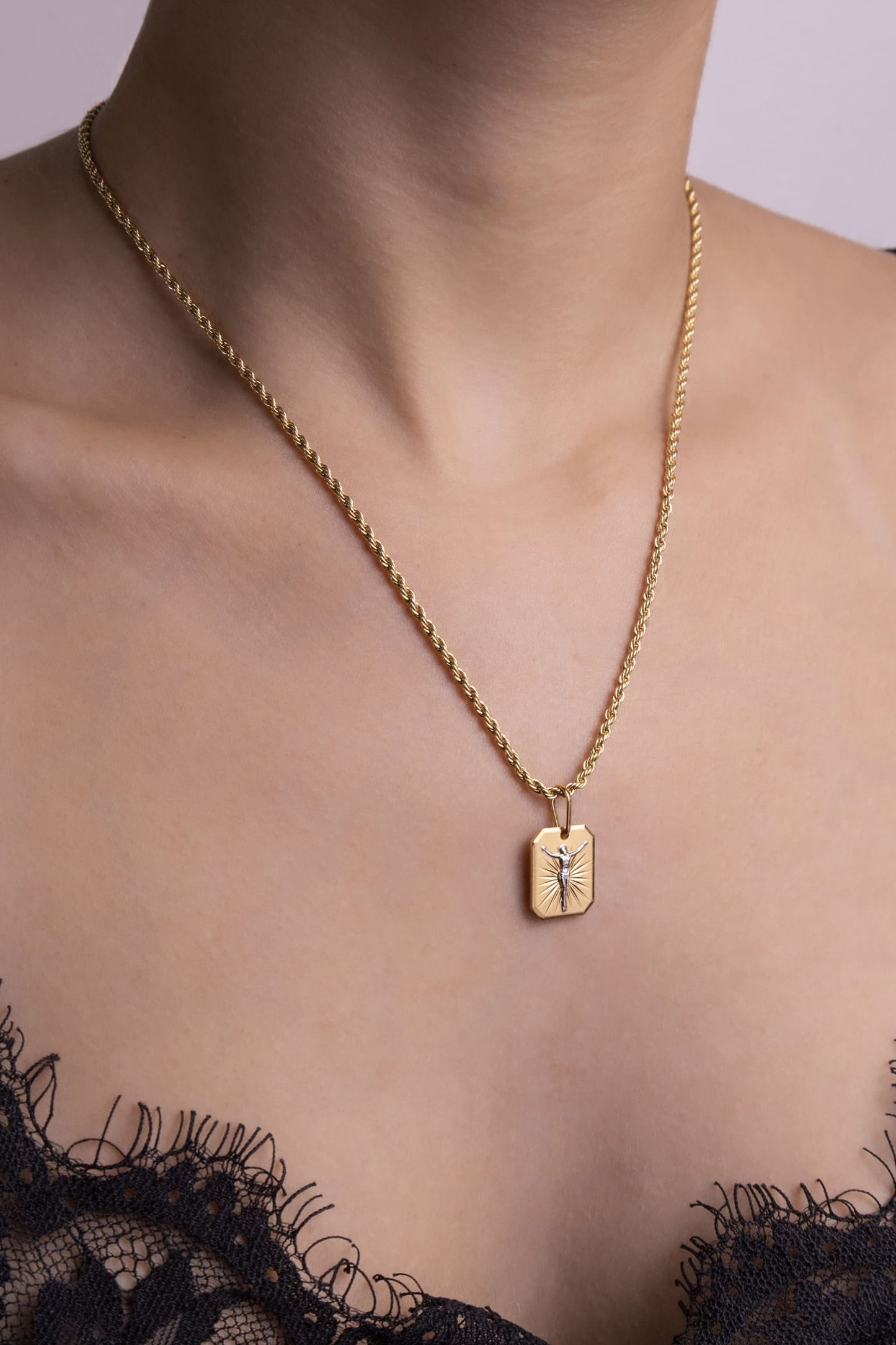 Cadena Lazo en Oro laminado 18k Para Dama
