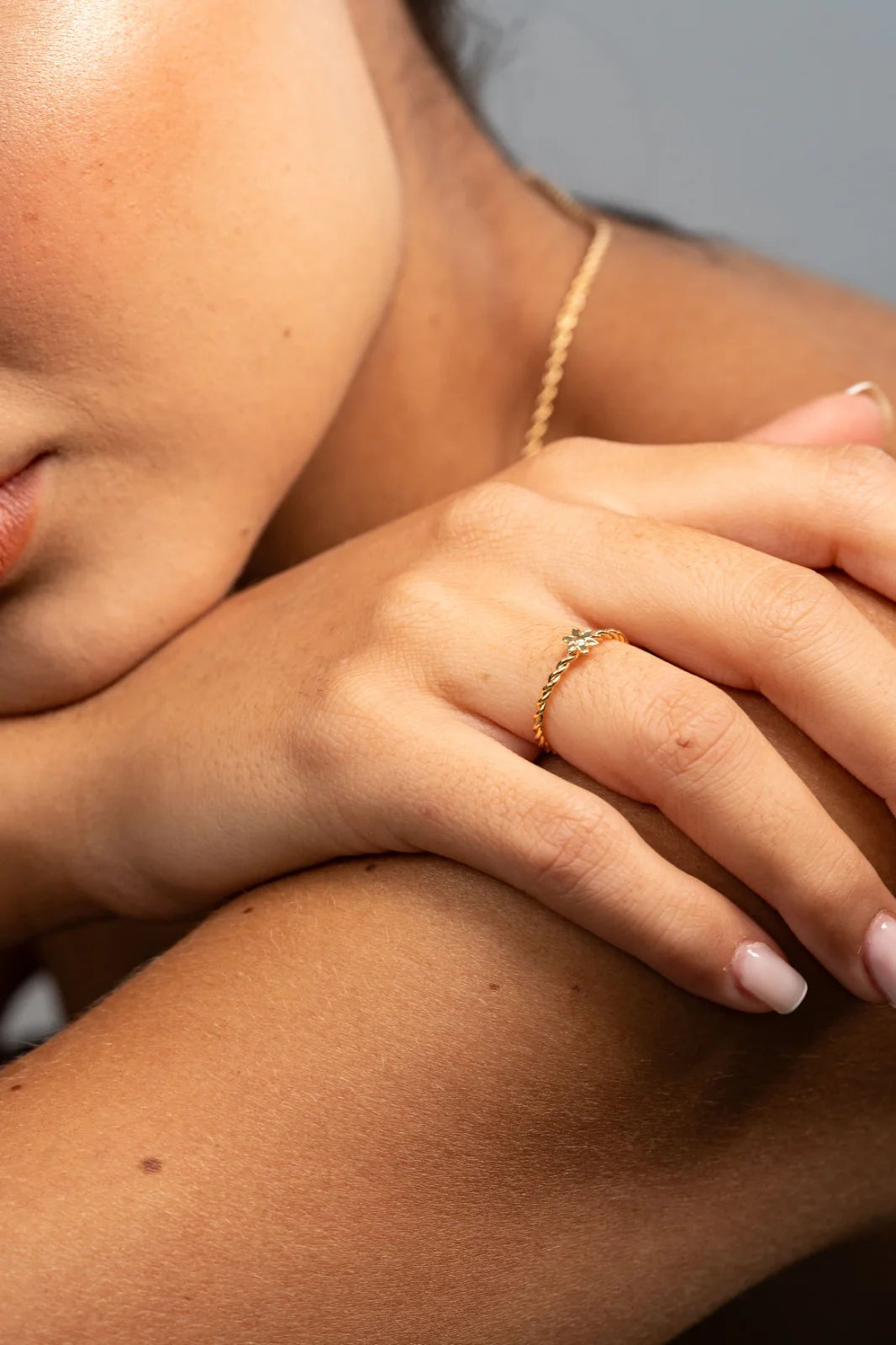 Anillo Hedera Floral en Oro laminado 18k Para Dama