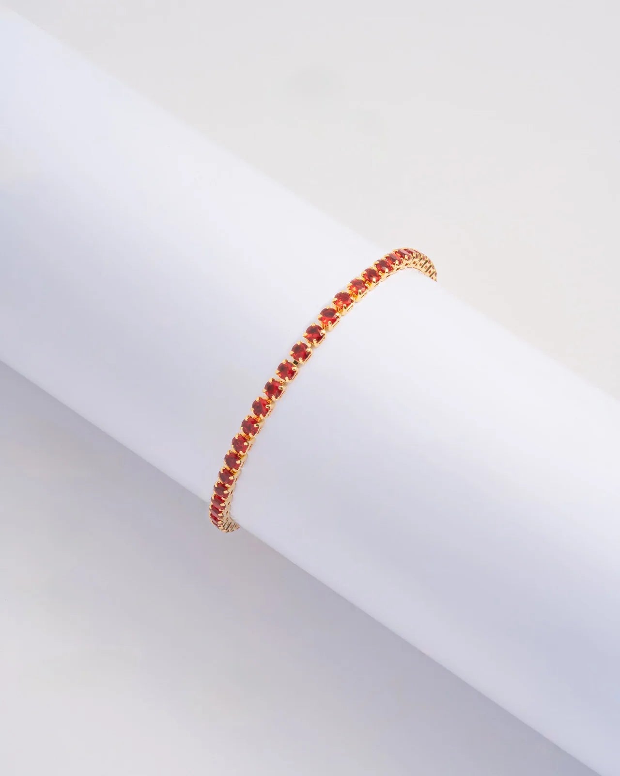Pulsera Tenis Pigeon Blood en Oro laminado 18k