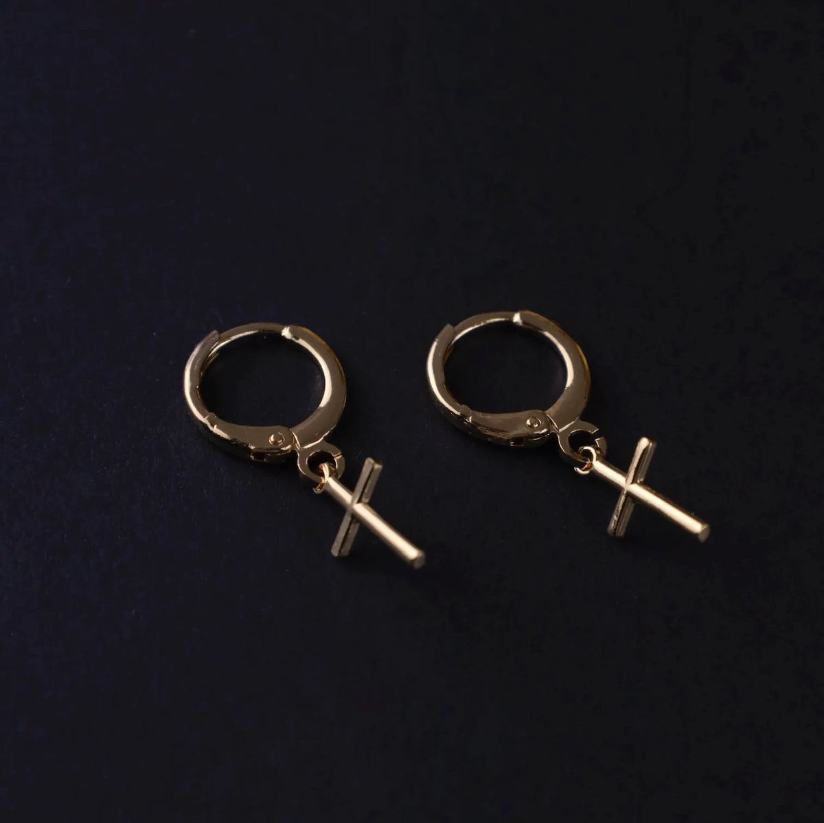 Candongas Cruz en Oro laminado 18k Para Caballero