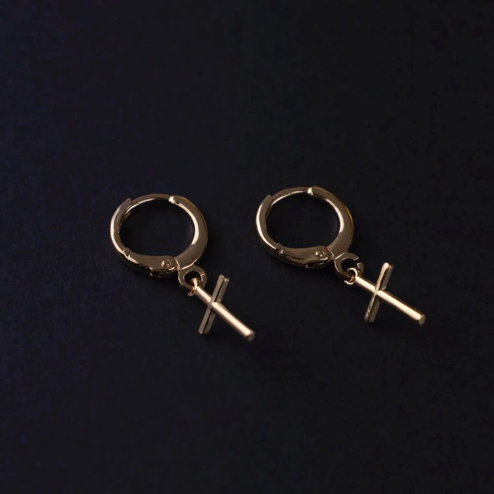 Aretes Cruz en Oro laminado 18k Para Dama