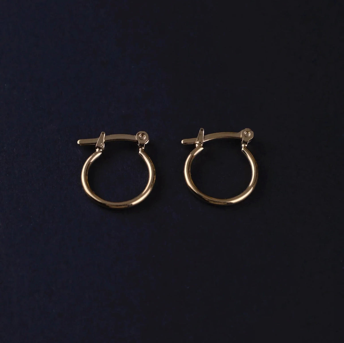 Aretes lisas en Oro laminado 18k Para Dama