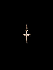 Dije Cristo Esbelto pequeño en Oro laminado 18k