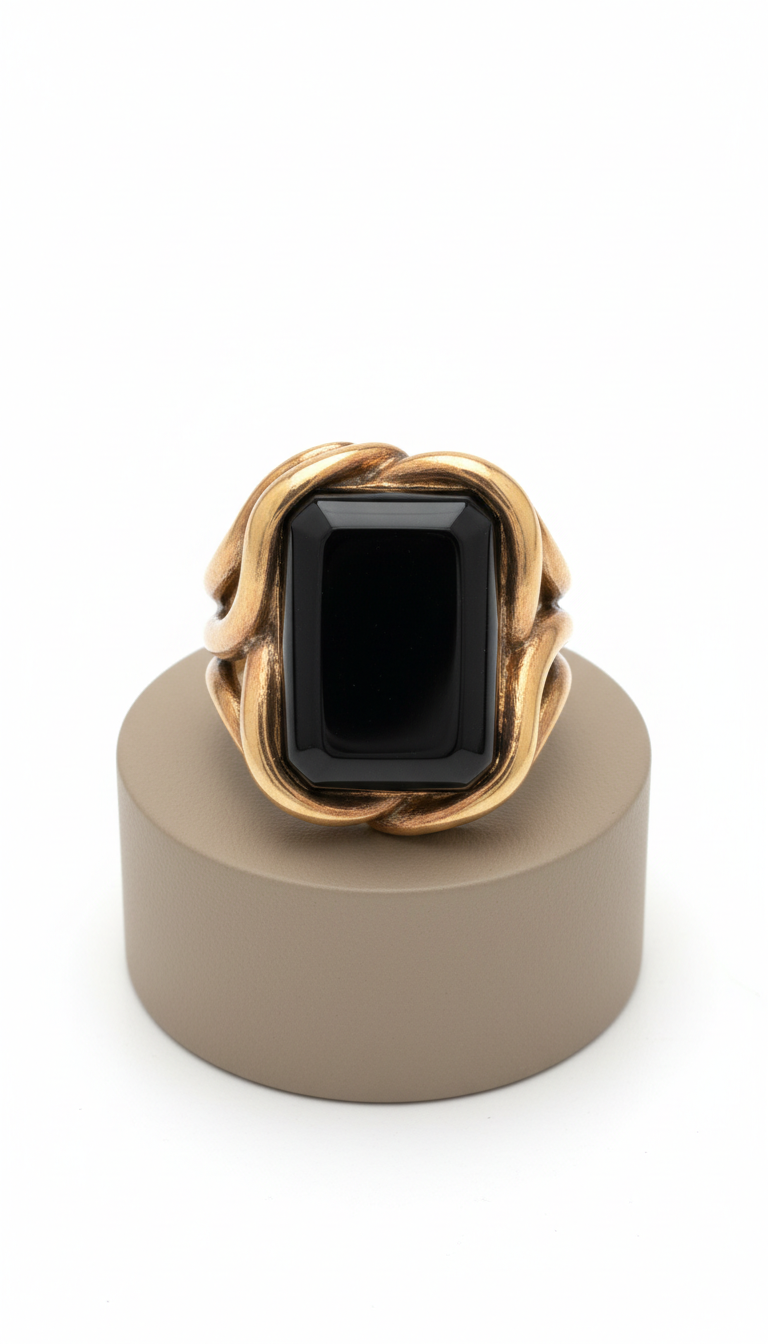 anillo escultural de ónix dorado